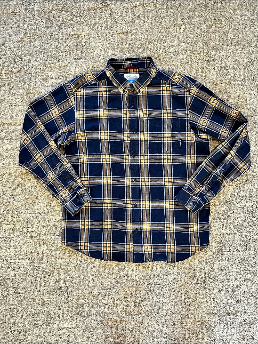 Columbia Men's Plaid Button Down Size Medium